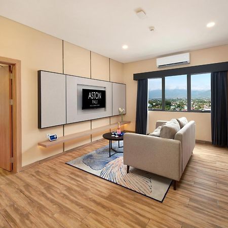 Aston Palu Hotel & Conference Center ภายนอก รูปภาพ