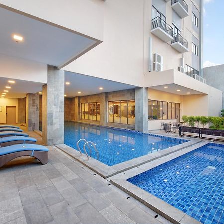 Aston Palu Hotel & Conference Center ภายนอก รูปภาพ