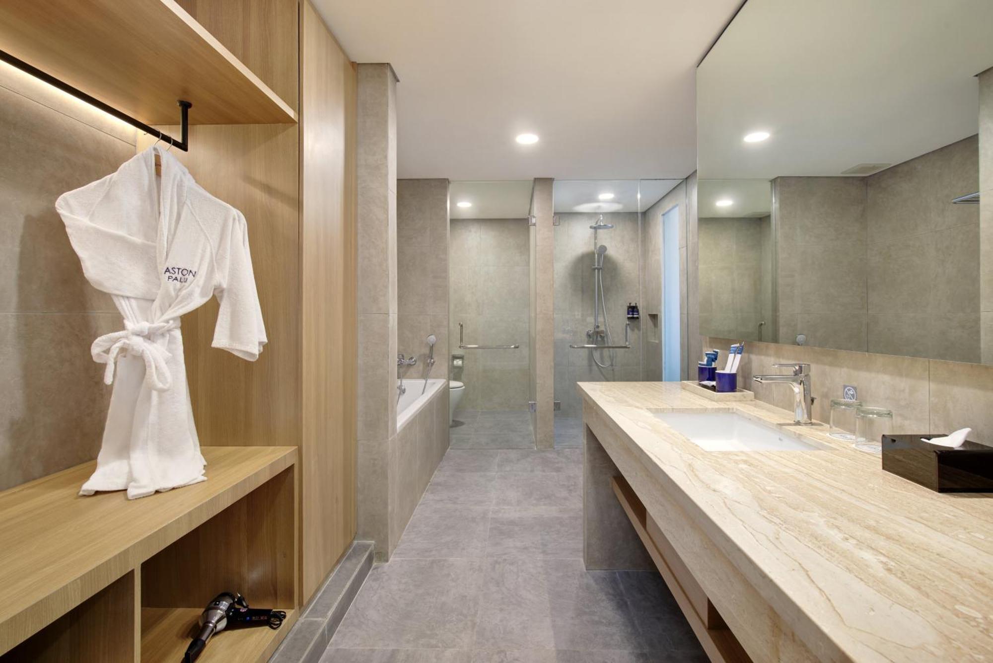 Aston Palu Hotel & Conference Center ภายนอก รูปภาพ
