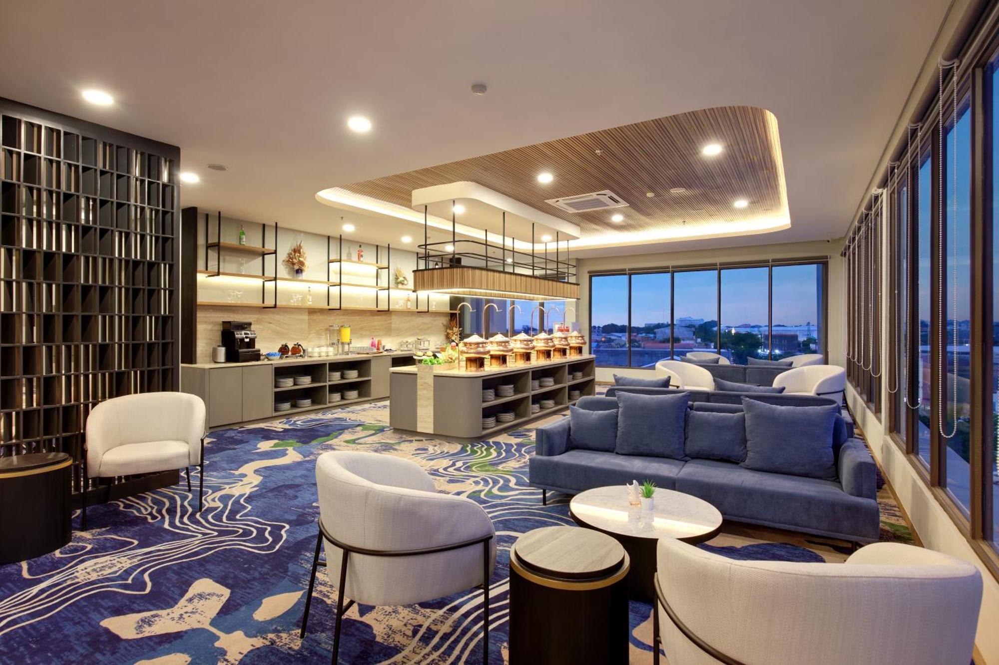 Aston Palu Hotel & Conference Center ภายนอก รูปภาพ