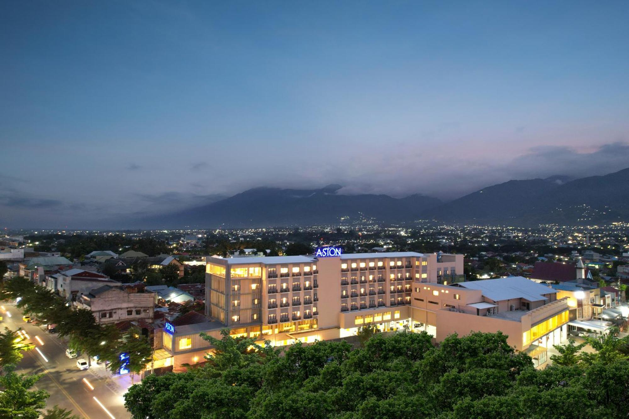 Aston Palu Hotel & Conference Center ภายนอก รูปภาพ